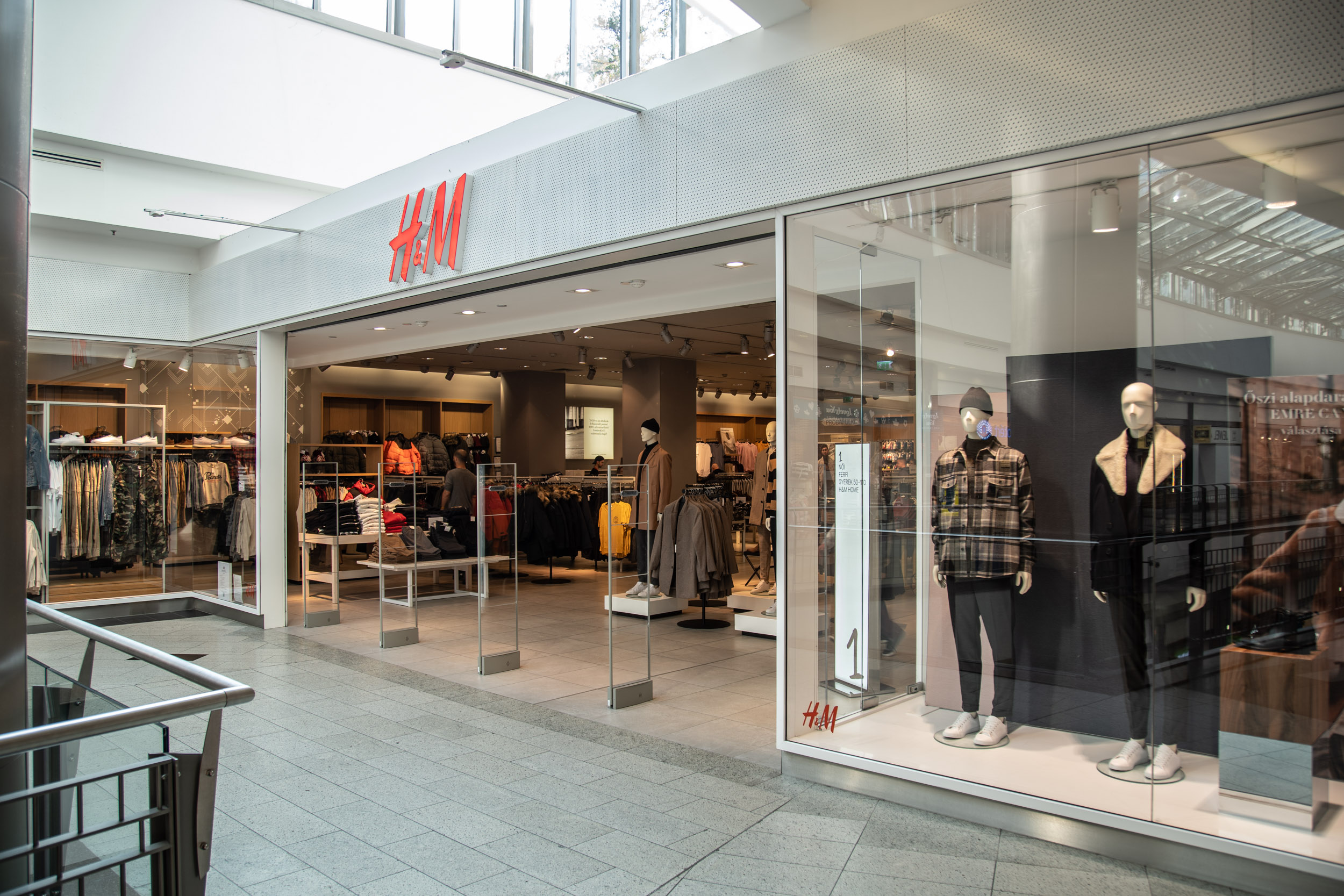 H&M : H&M Logo : We offer fashion and quality at the best price in a ...