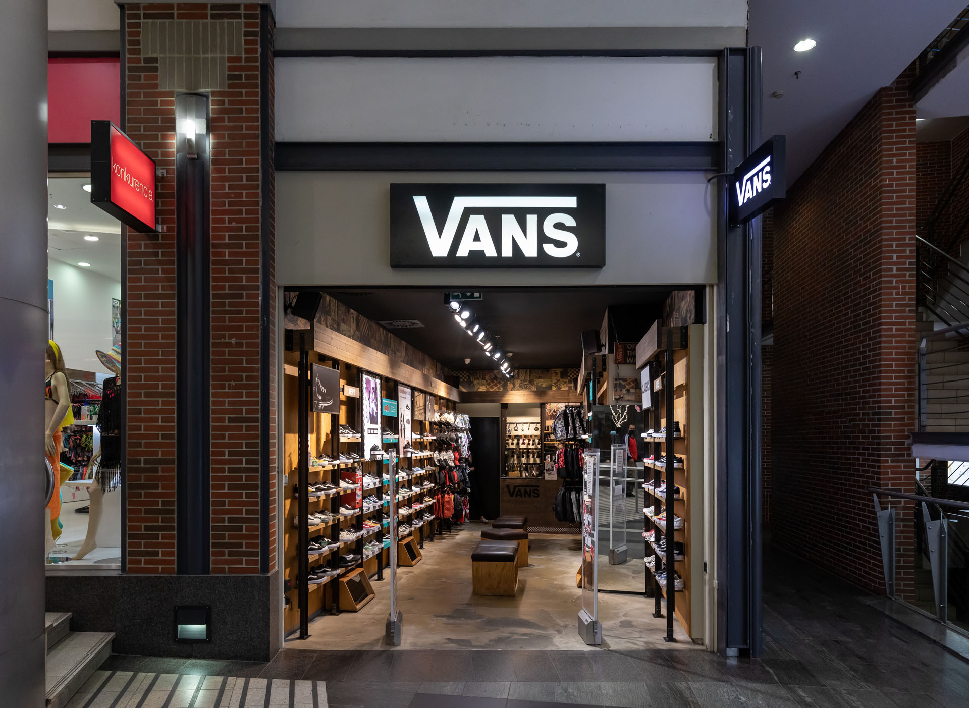 Магазин vans